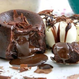 Fondant au chocolat avec boule de glace